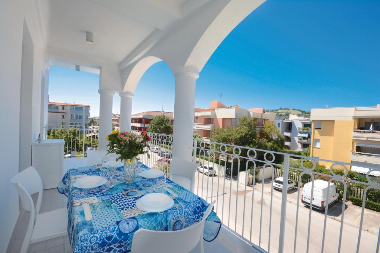 Residence Hotel Alba Palace Альба-Адріатіка Екстер'єр фото